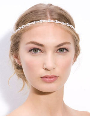 sur le devant de la scène depuis quelques temps, les mariées qui veulent un look sophistiqué ladoptent. Si vous ne connaissez pas cet accessoire,